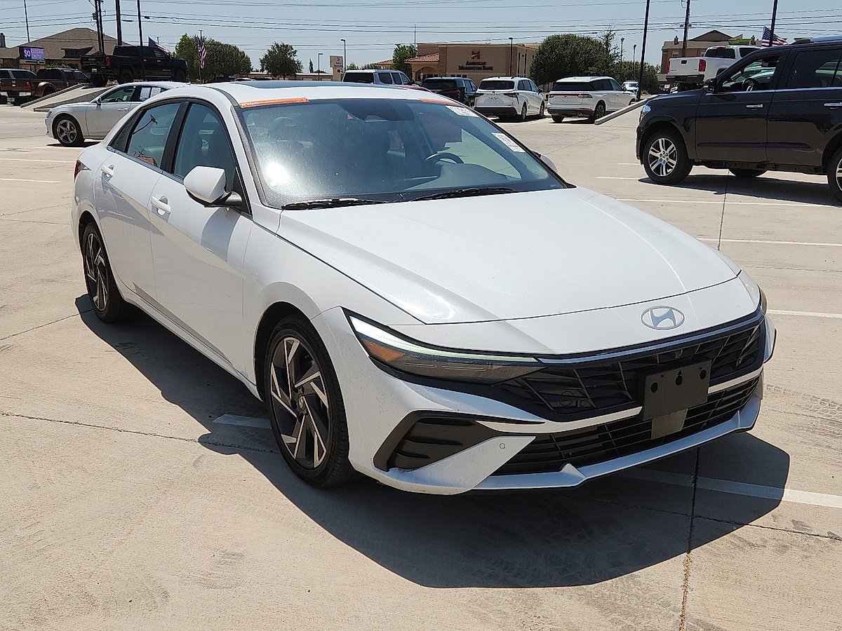 2024 Hyundai Elantra Limited photo 4