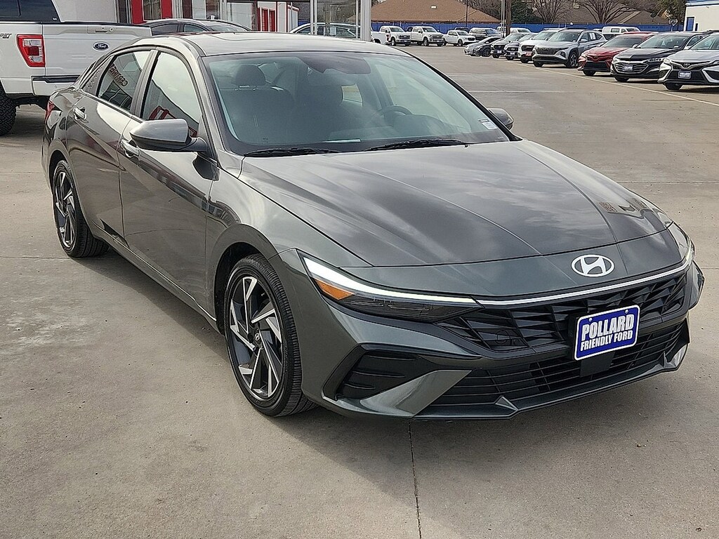 Used 2025 Hyundai Elantra SEL Convenience Sedan