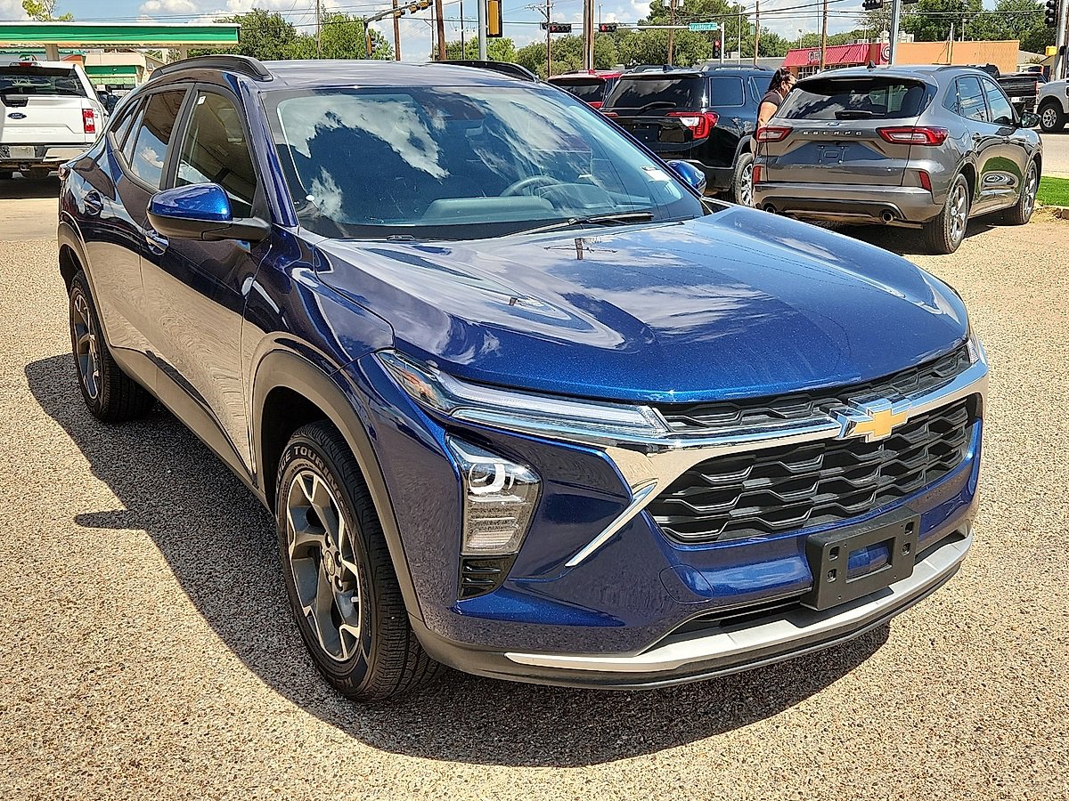 2024 Chevrolet Trax LT photo 4