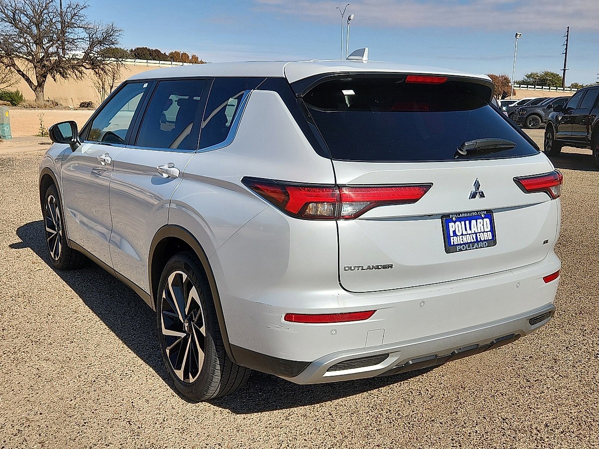 2024 Mitsubishi Outlander SE photo 2