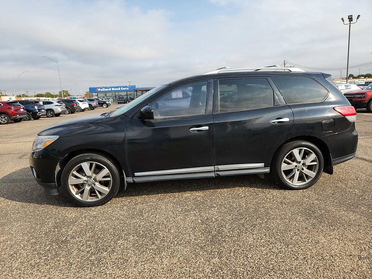 2015 Nissan Pathfinder Platinum photo 2