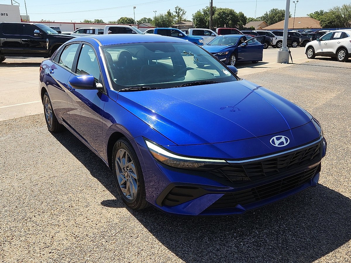 2024 Hyundai Elantra SEL photo 4