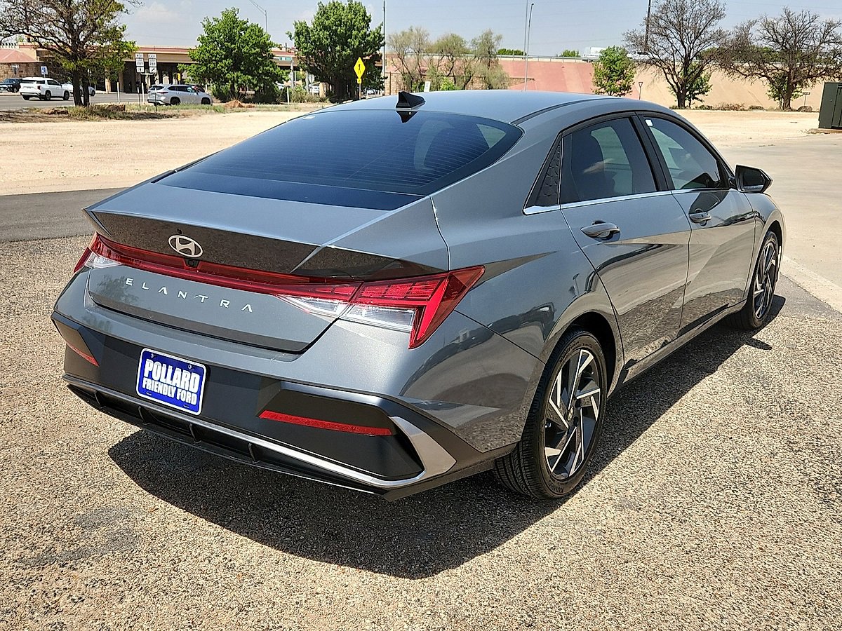 2025 Hyundai Elantra SEL Convenience photo 3
