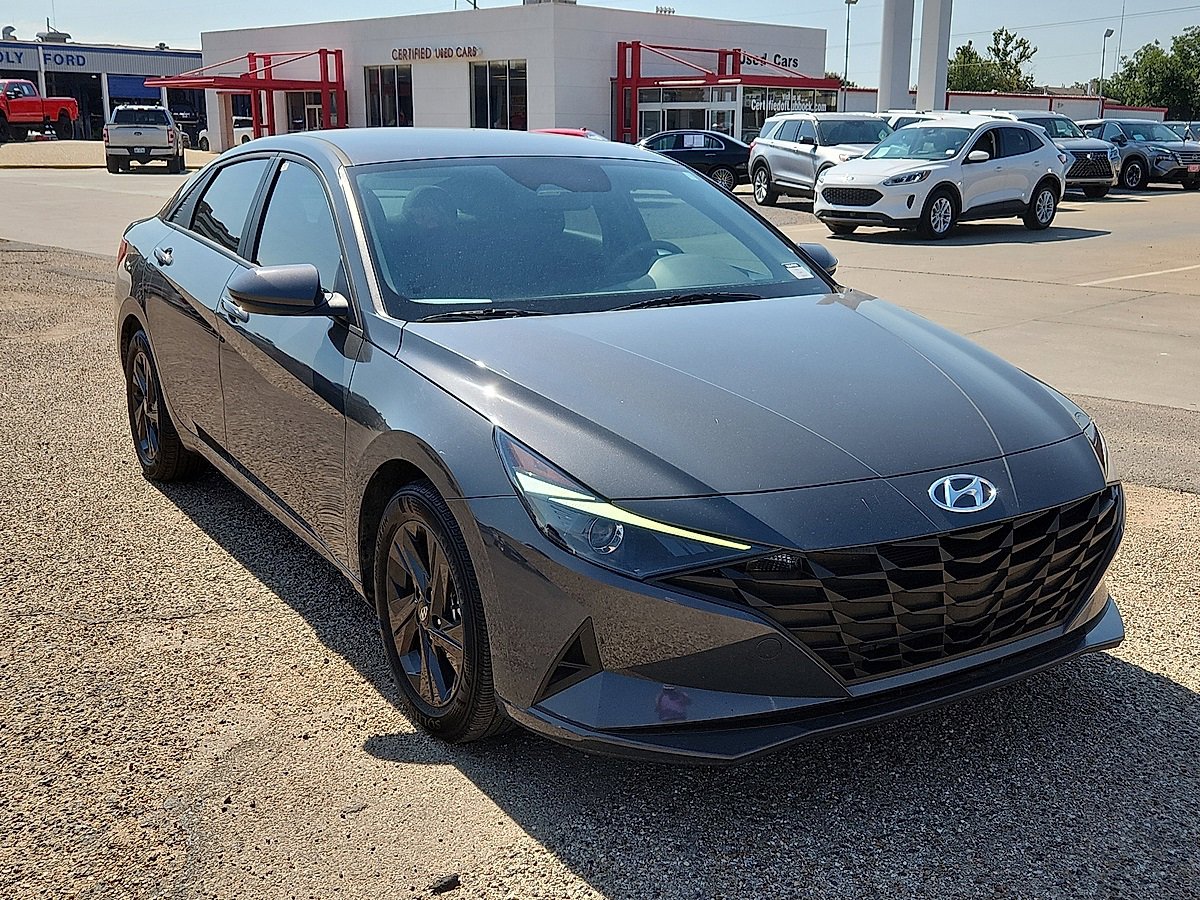2023 Hyundai Elantra SEL photo 4