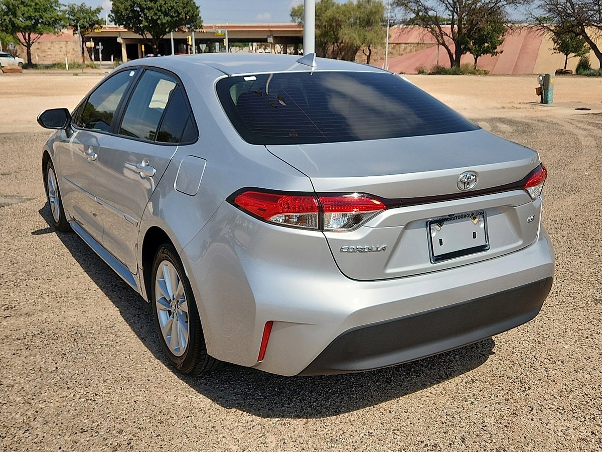 2023 Toyota Corolla LE photo 2