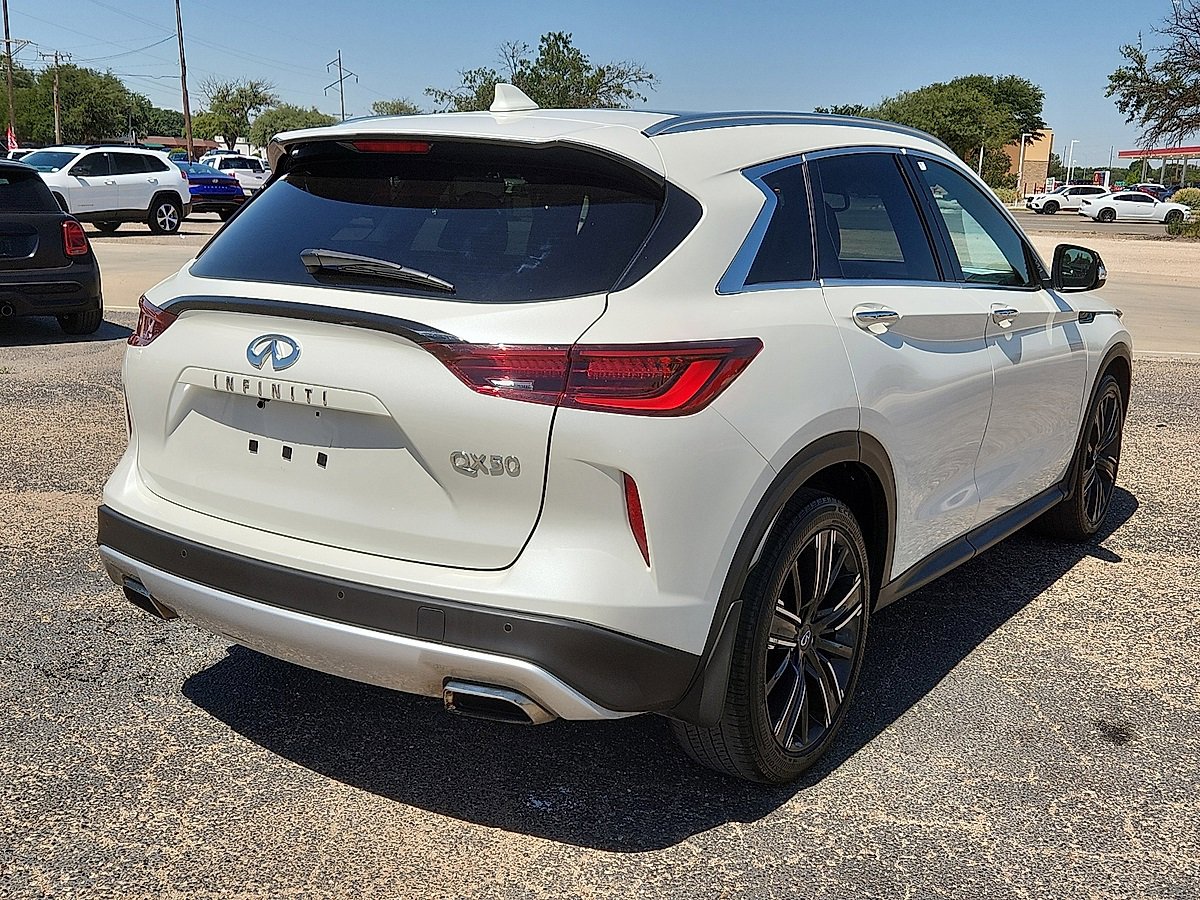 2022 Infiniti QX50 Luxe photo 3