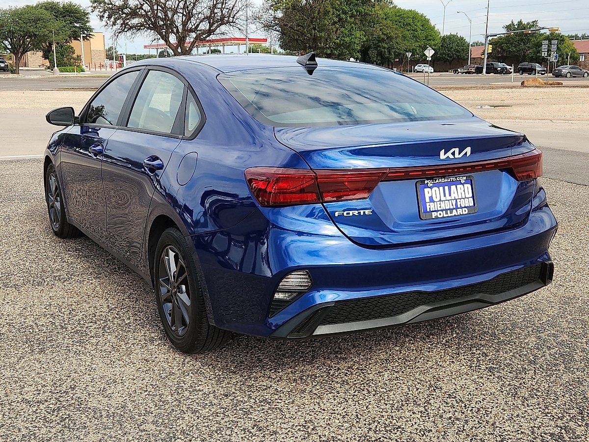 2023 Kia Forte LXS photo 2