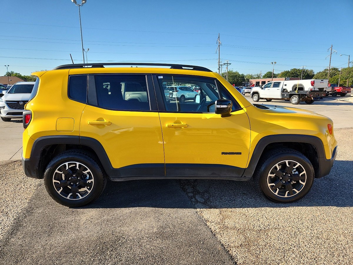 2023 Jeep Renegade Latitude photo 3