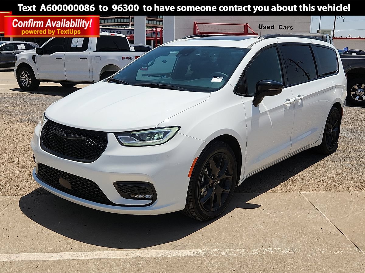 2025 Chrysler Pacifica Limited's photo