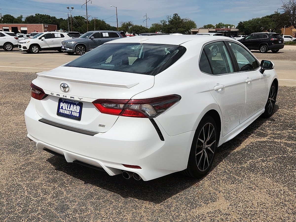 2024 Toyota Camry SE photo 3