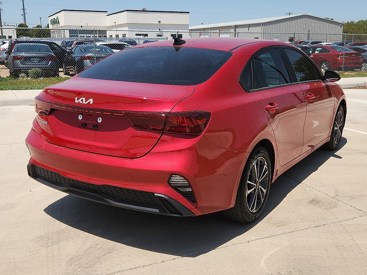 2023 Kia Forte LXS photo 3