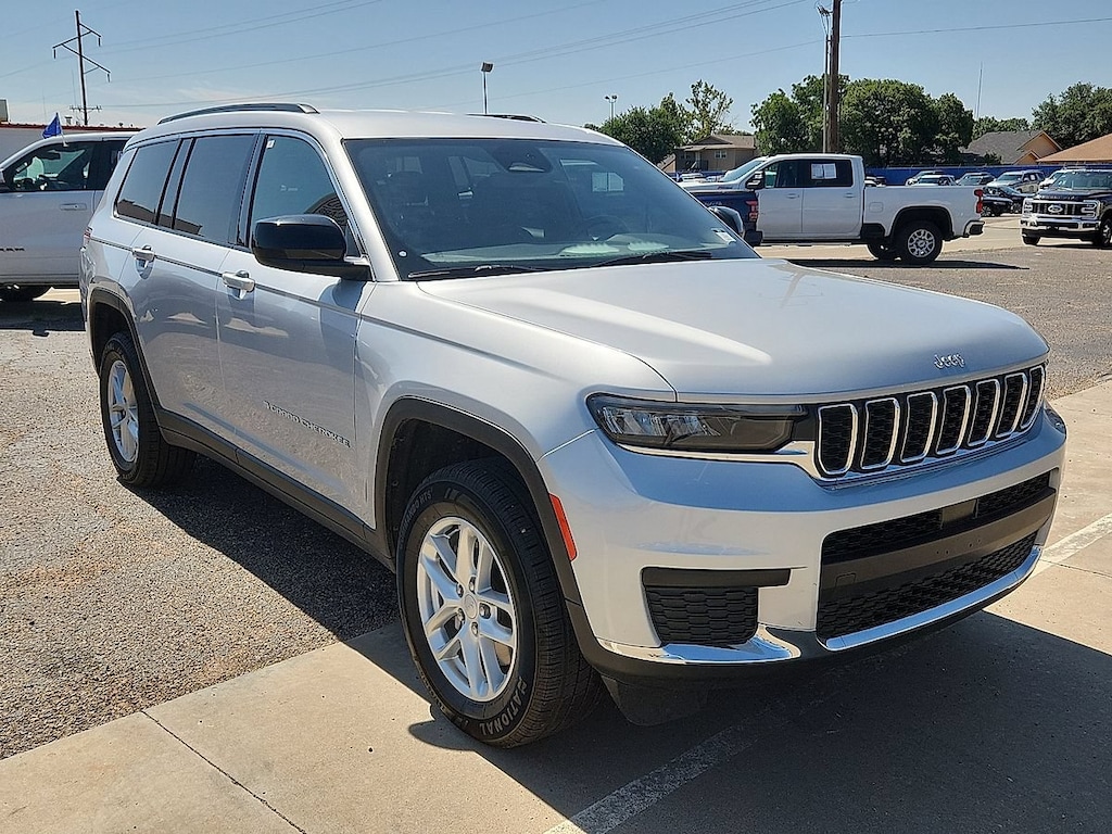 Used 2024 Jeep Grand Cherokee L Laredo SUV