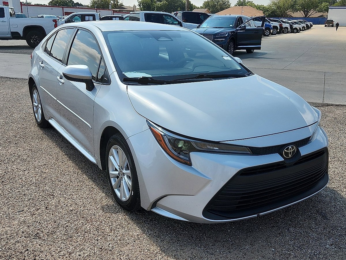 2023 Toyota Corolla LE photo 4