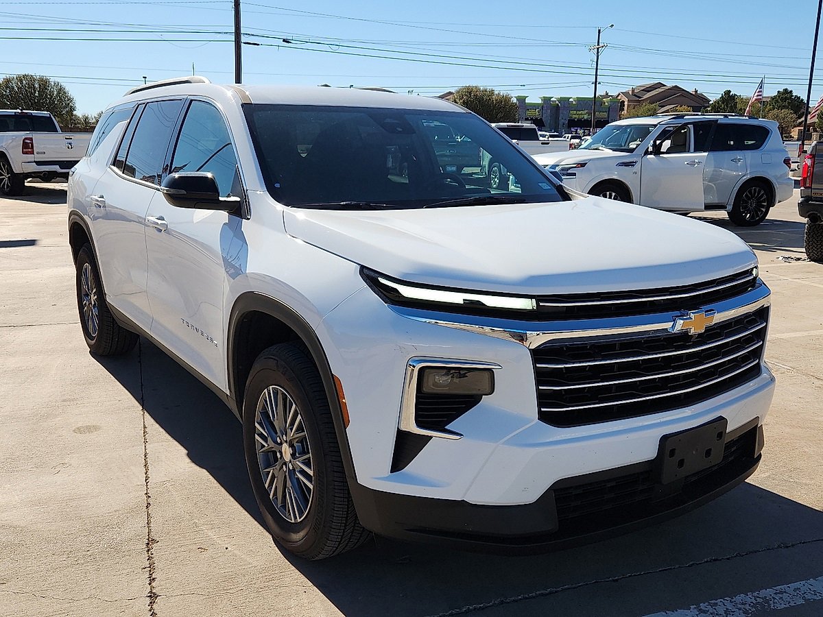 2025 Chevrolet Traverse photo 3