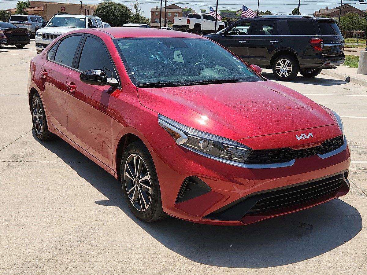 2023 Kia Forte LXS photo 4