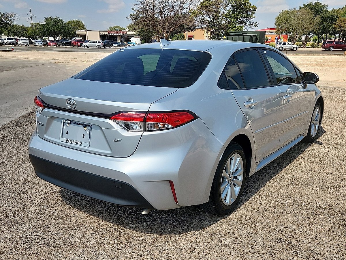 2023 Toyota Corolla LE photo 3
