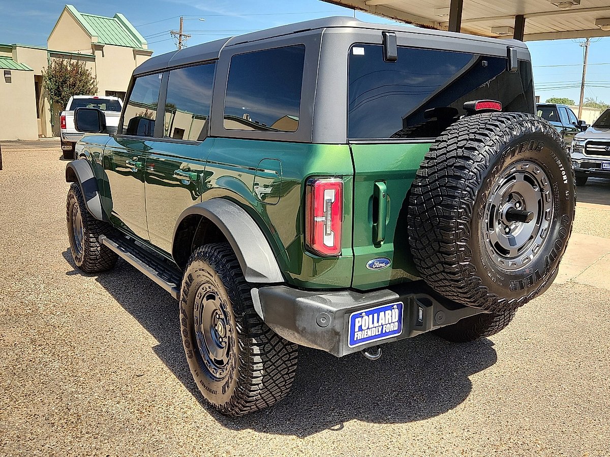 2024 Ford Bronco Outer Banks photo 2