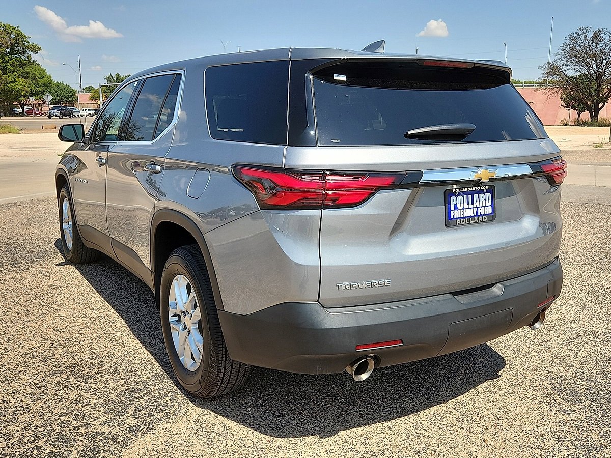 2023 Chevrolet Traverse 1LS photo 2