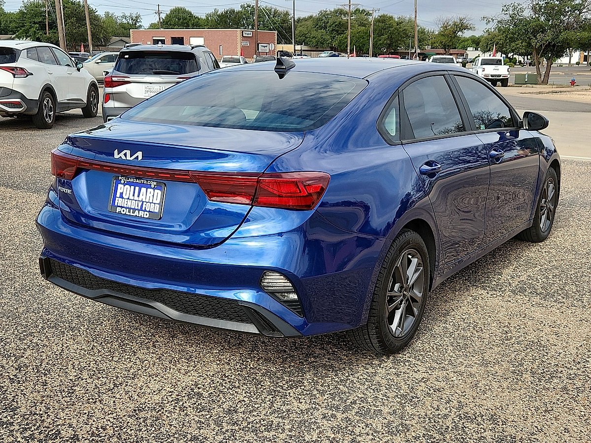 2023 Kia Forte LXS photo 3