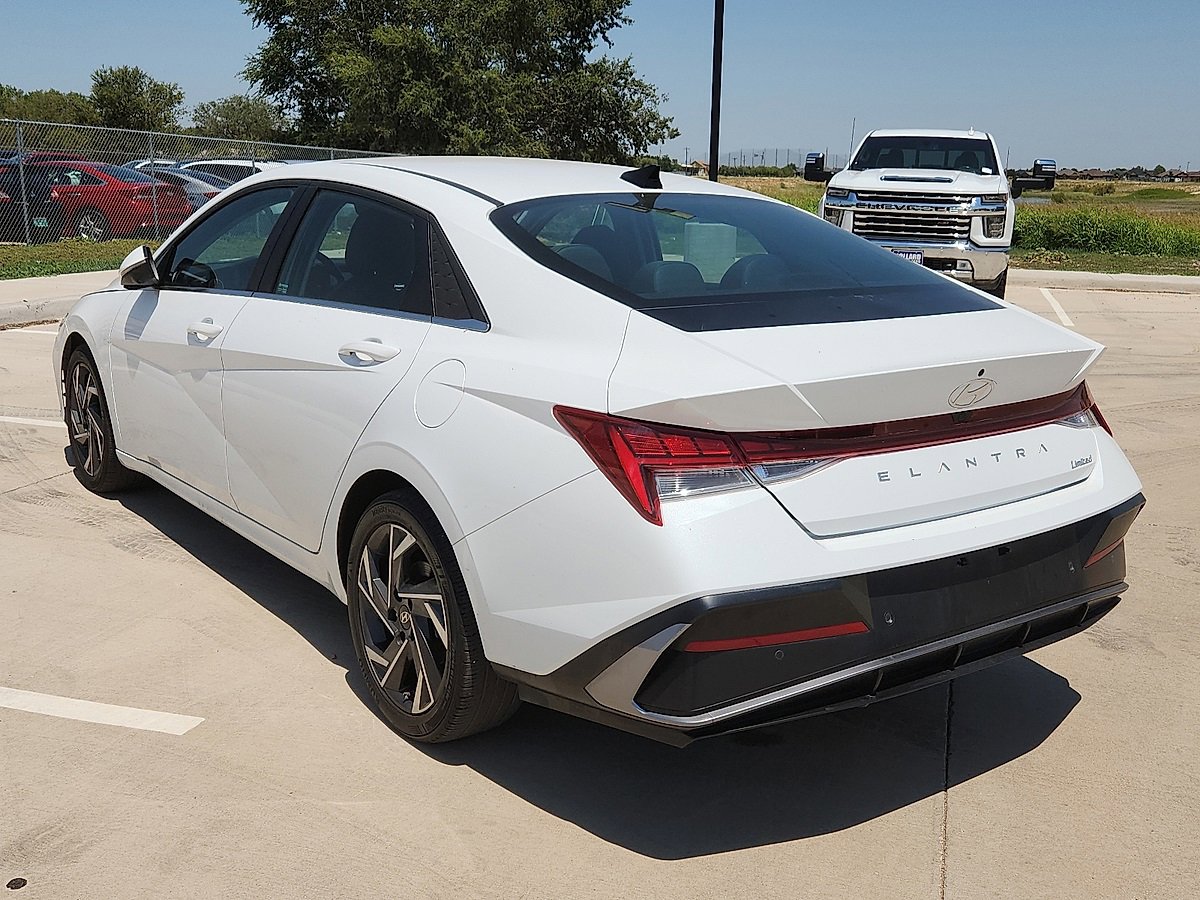 2024 Hyundai Elantra Limited photo 2