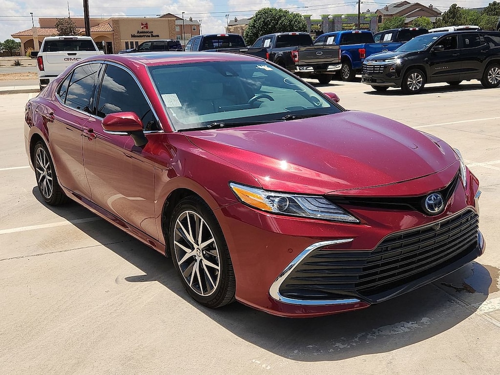 Used 2022 Toyota Camry Hybrid XLE Sedan