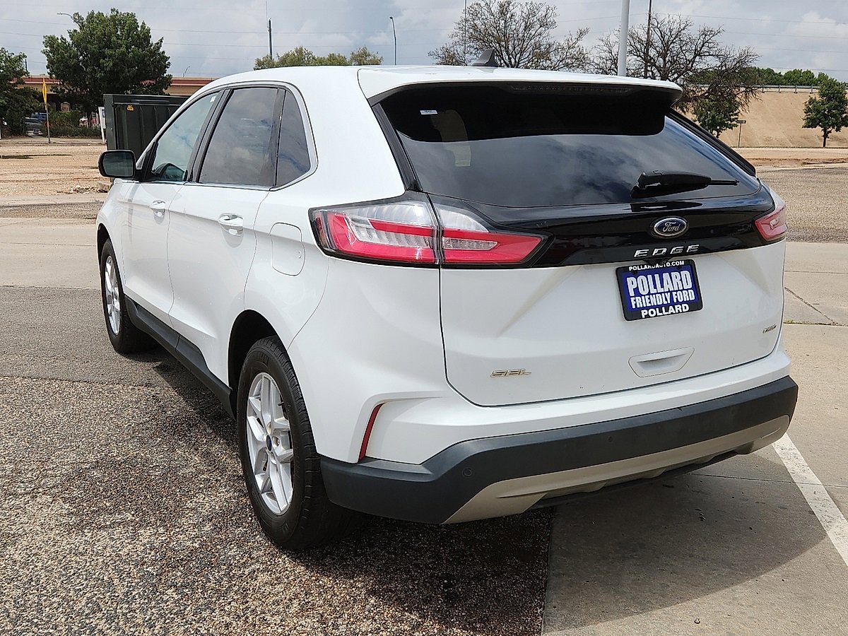 2022 Ford Edge SEL photo 2