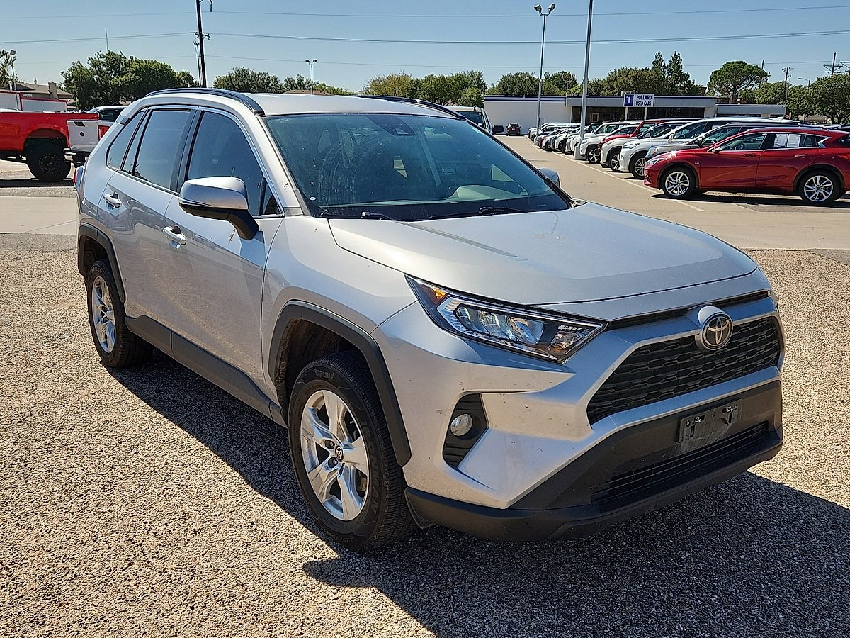 2021 Toyota RAV4 XLE photo 4