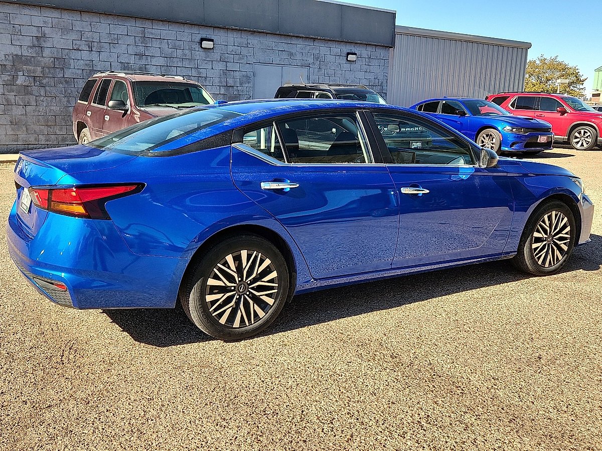 2025 Nissan Altima 2.5 SV photo 3