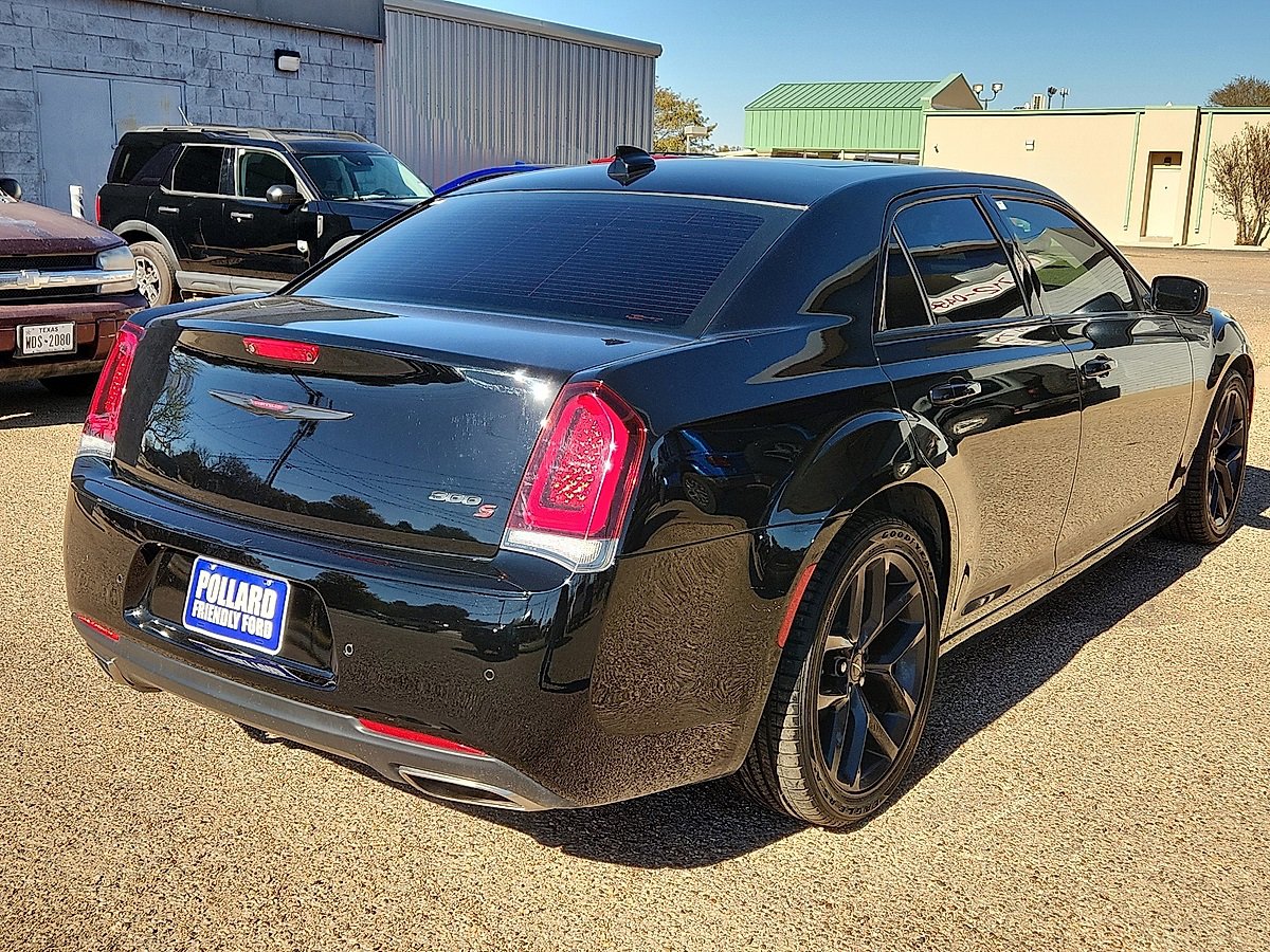 2023 Chrysler 300 S photo 3