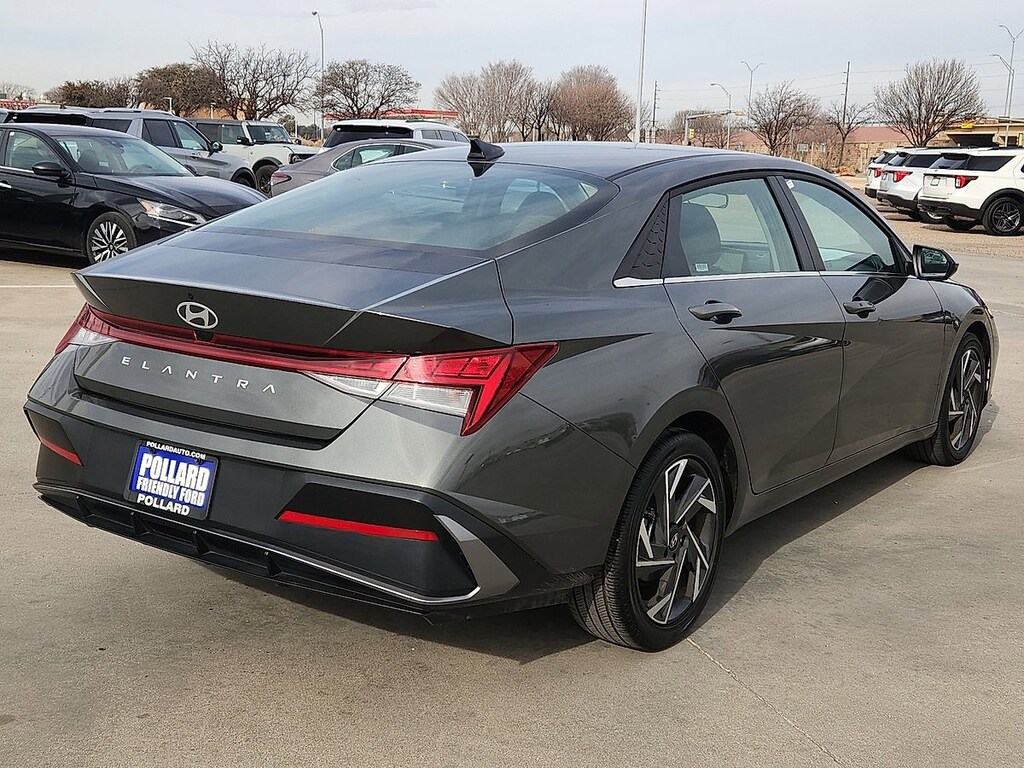 Used 2025 Hyundai Elantra SEL Convenience Sedan