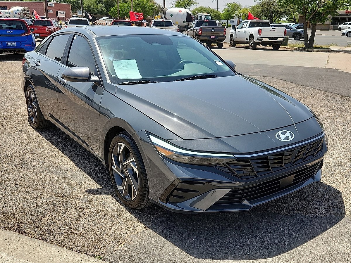 2025 Hyundai Elantra SEL Convenience photo 4