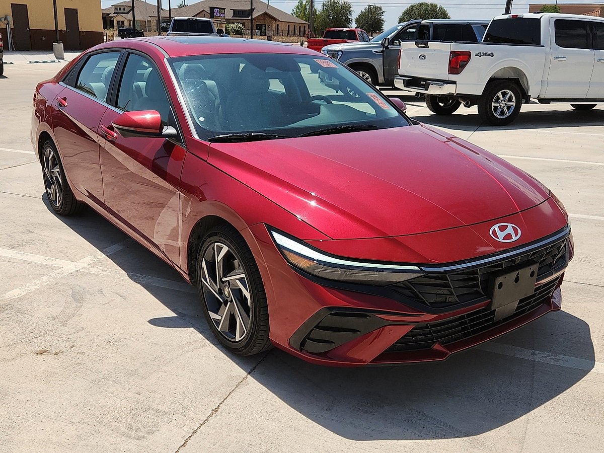 2024 Hyundai Elantra Limited photo 4