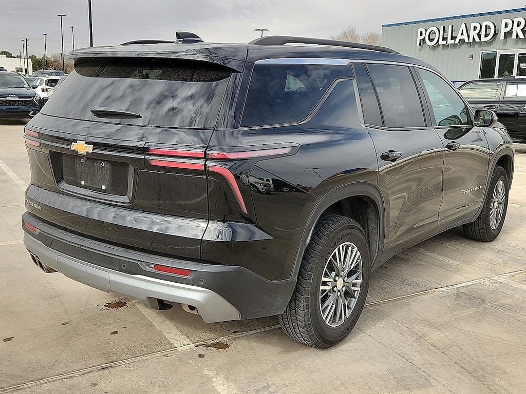 Used 2025 Chevrolet Traverse LT SUV