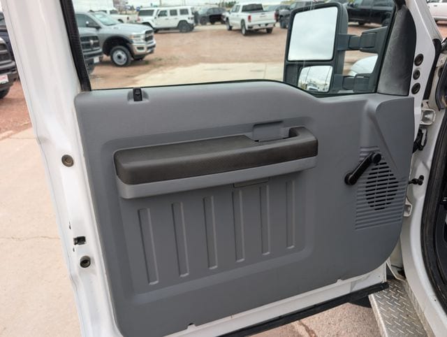 2011 Ford F-450 Super Duty Chassis Cab XL - Photo 16