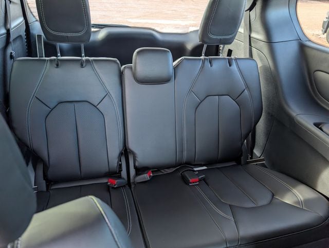 2026 Chrysler Pacifica Select - Photo 26