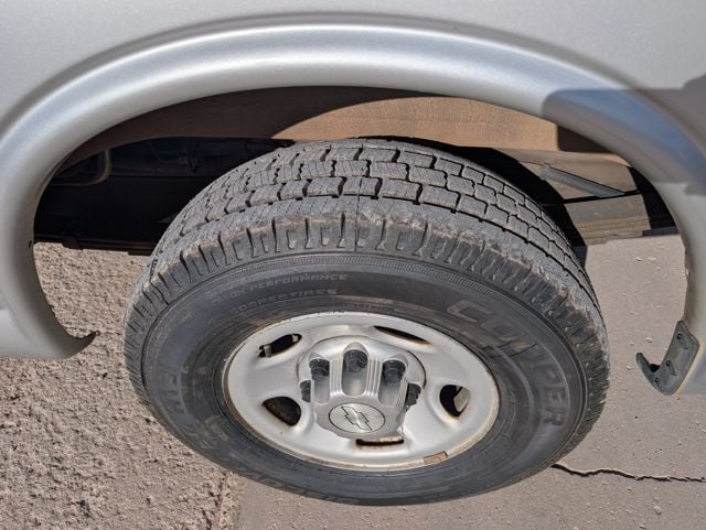 2016 Chevrolet Express Passenger LS - Photo 11