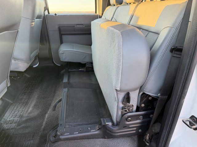 2011 Ford F-450 Super Duty Chassis Cab XL - Photo 31