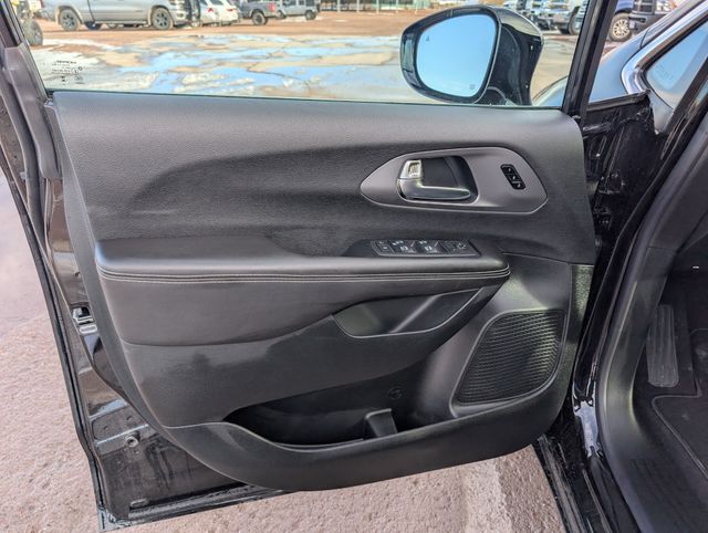 2026 Chrysler Pacifica Select - Photo 11