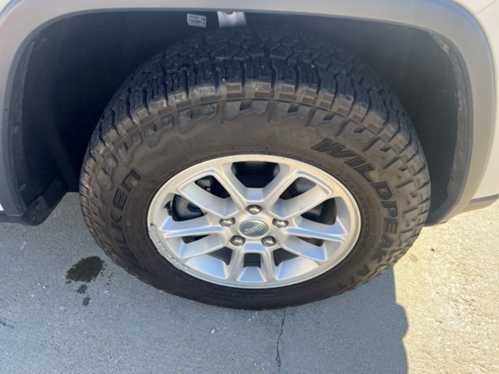 Used 2018 Jeep Grand Cherokee Laredo E SUV