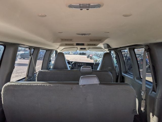 2016 Chevrolet Express Passenger LS - Photo 30
