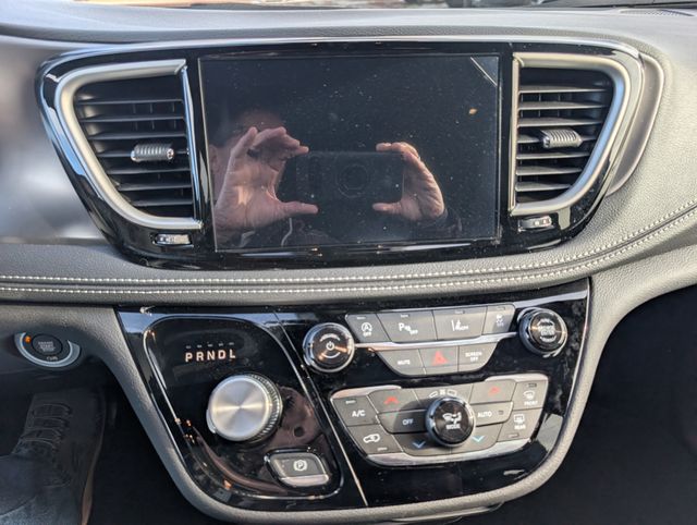 2026 Chrysler Pacifica Select - Photo 17