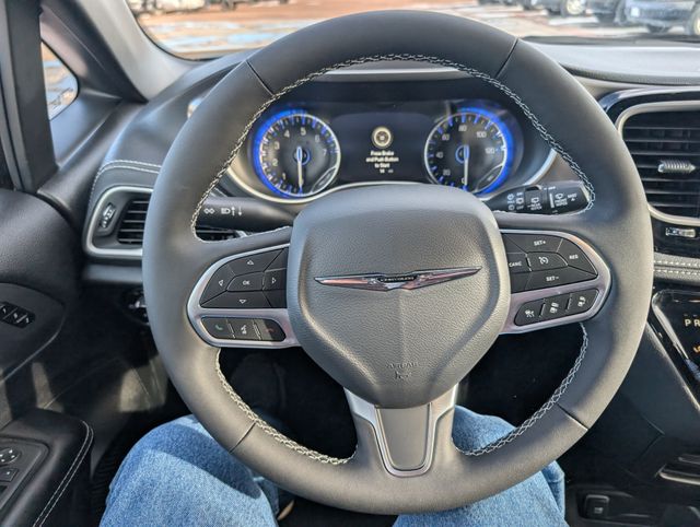 2026 Chrysler Pacifica Select - Photo 16