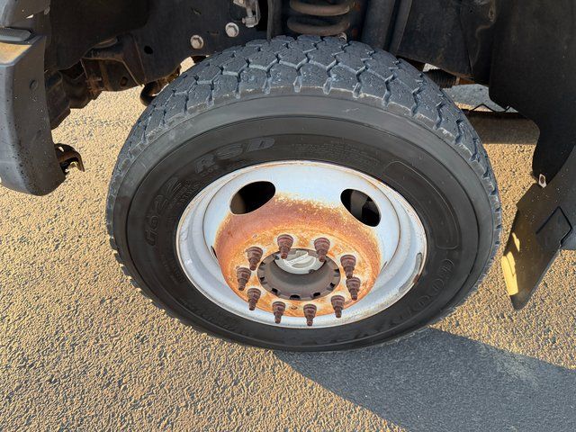 2011 Ford F-450 Super Duty Chassis Cab XL - Photo 16