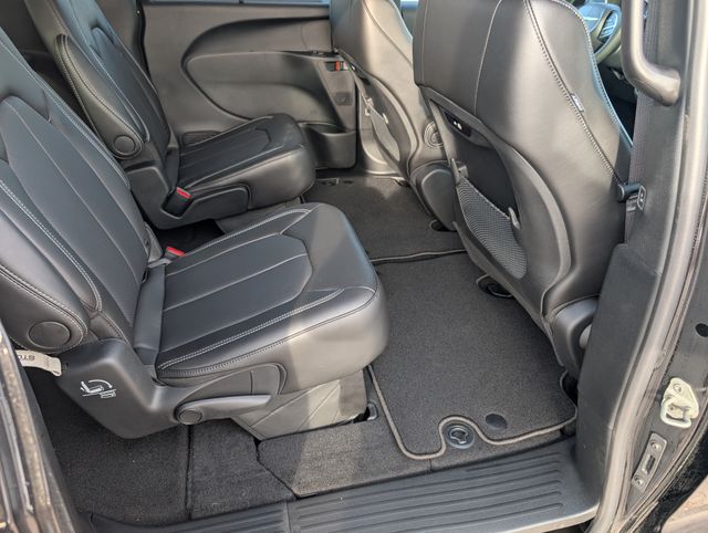 2026 Chrysler Pacifica Select - Photo 25