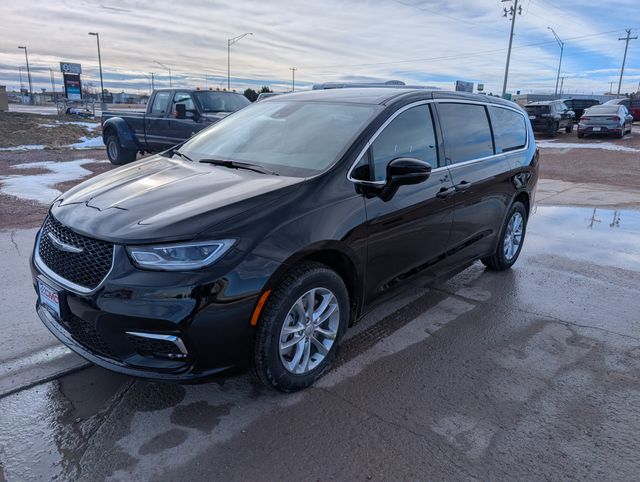 2026 Chrysler Pacifica Select AWD's photo