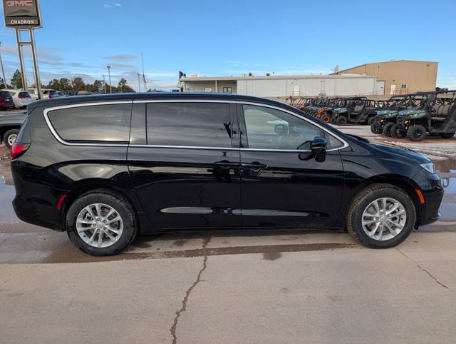 2026 Chrysler Pacifica Select - Photo 6