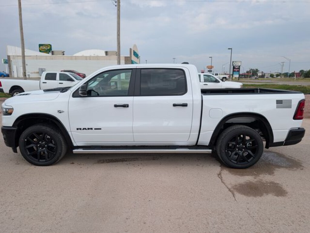 New 2026 Ram 1500 LARAMIE CREW CAB 4X4 5'7 BOX Pickup