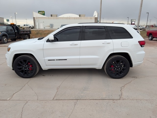 Used 2018 Jeep Grand Cherokee Altitude with VIN 1C4RJFAG5JC349481 for sale in Chadron, NE