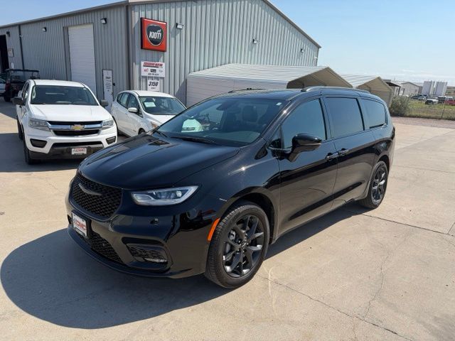 2024 Chrysler Pacifica Touring L AWD's photo