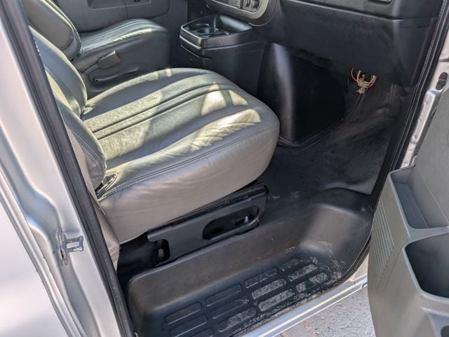 2016 Chevrolet Express Passenger LS - Photo 22